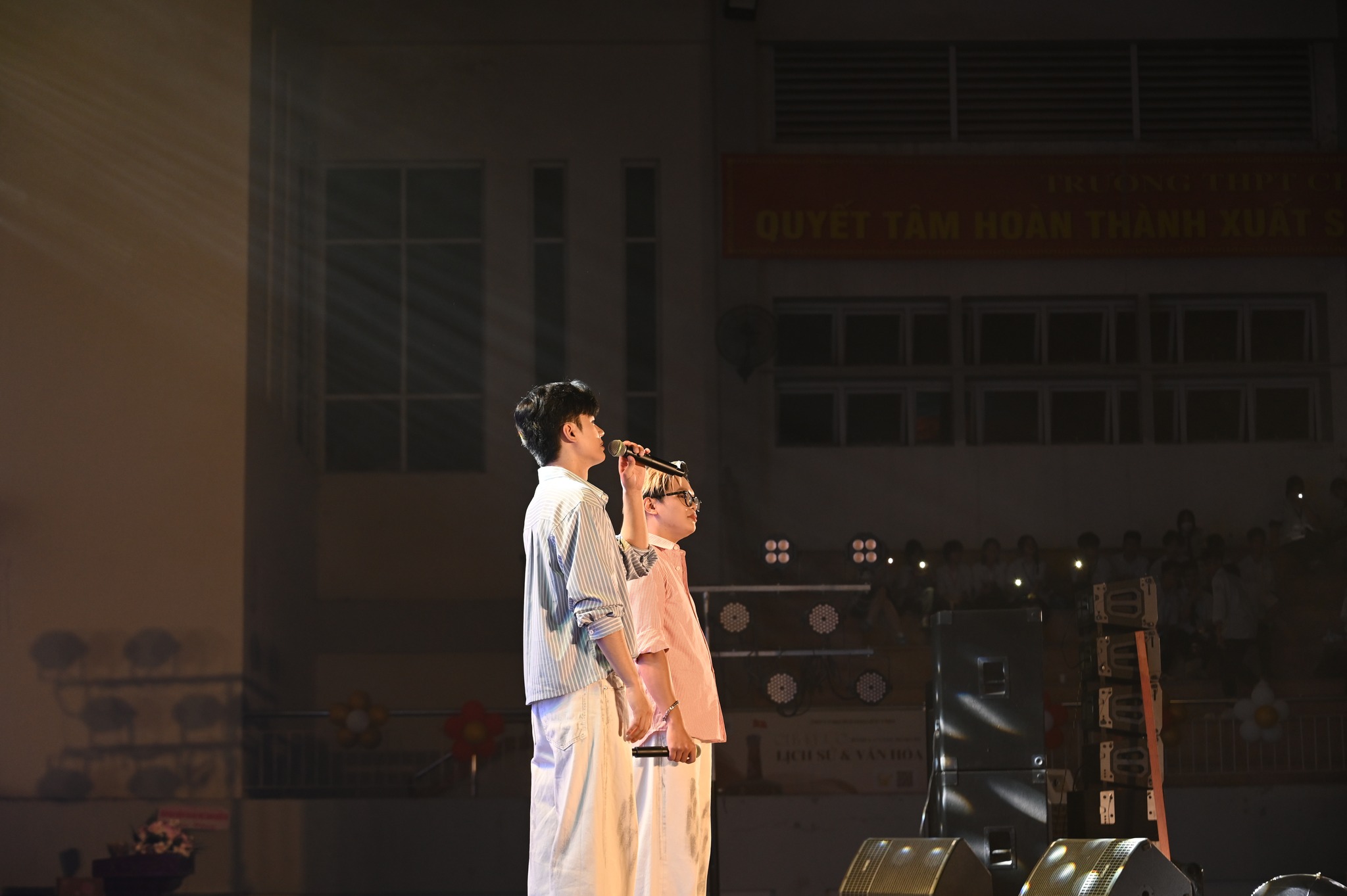 Nhấn để phóng to